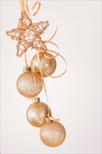 Studio shot of gold Christmas ornaments. Photo : Daniel Grill