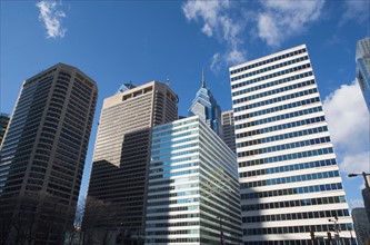 USA, Pennsylvania, Philadelphia, low angle view of skyscrapers. Photo : fotog