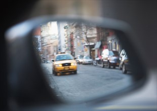 USA, New York state, New York city, close-up of taxi side-view mirror. Photo : fotog
