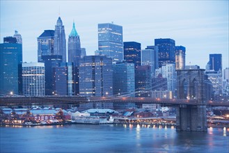 USA, New York state, New York city, Brooklyn Bridge and cityscape at night. Photo : fotog