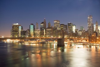 USA, New York state, New York city, Brooklyn Bridge with cityscape at night. Photo : fotog