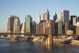 USA, New York State, New York City, Brooklyn Bridge with skyscrapers. Photo : fotog