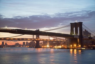 USA, New York State, New York City, Brooklyn Bridge at dawn. Photo : fotog