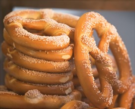 close-up of baked pretzels. Photo : fotog