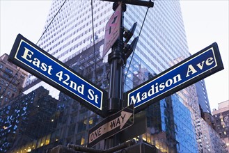 USA, New York State, New York City, low angle view of street name sign. Photo : fotog