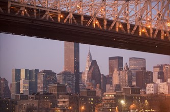 USA, New York State, New York City, part of queensboro bridge with manhattan in distance. Photo :