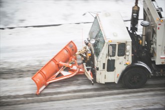 USA, New York State, New York City, high angle view of Snowplow plowing snow out of street. Photo :