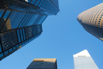 USA, New York, New York City, Manhattan, Upward view of skyscrapers. Photo : fotog
