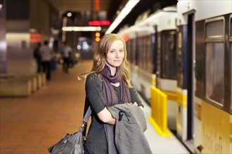 USA, California, Los Angeles, Woman standing on subway station. Photo : Sarah M. Golonka