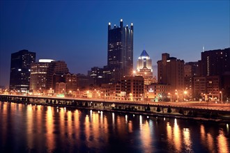 USA, Pennsylvania, Pittsburgh, Cityscape at night. Photo : Henryk Sadura