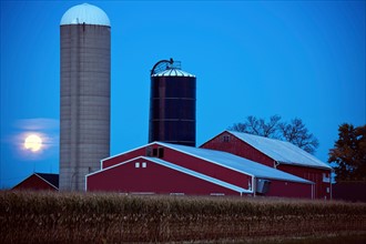 USA, Wisconsin, Moonrise over farm. Photo : Henryk Sadura