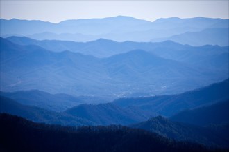 USA, Tennessee, Nashville, Great Smoky Mountains National Park, Mountain range in fog. Photo :