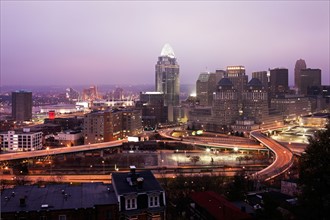 USA, Ohio, Cincinnati skyline at dawn. Photo : Henryk Sadura