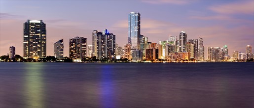 USA, Florida, Miami skyline at dusk. Photo : Henryk Sadura