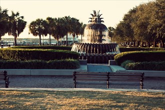 USA, South Carolina, Charleston, Park with fountain. Photo : Henryk Sadura
