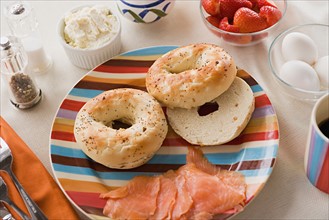 Bagels and smoked salmon . Photo : Rob Lewine