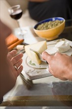 Hand cutting cheese. Photo : Rob Lewine