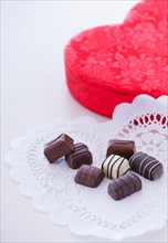 Close up of Valentine's Day chocolates, studio shot. Photo : Daniel Grill