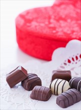 Close up of Valentine's Day chocolates, studio shot. Photo : Daniel Grill