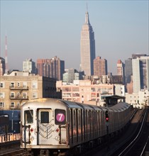 USA, New York, New York City. Train going to city center. Photo : fotog