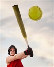 Girl (12-13) plying softball. Photo : Mike Kemp