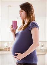 Young woman drinking smoothie. Photo : Mike Kemp