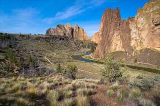 USA, Oregon, Deschutes County. Smith Rock and Crooked River. Photo : Gary Weathers
