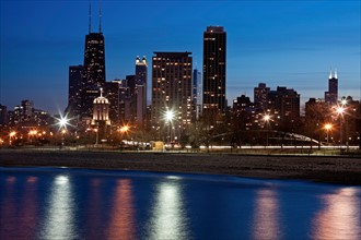USA, Illinois, Chicago. City at night as seen from north side. Photo : Henryk Sadura