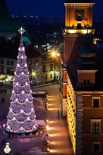Poland, Warsaw. Castle Square, Royal Castle in Christmas time. Photo : Henryk Sadura