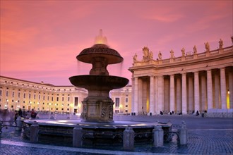 Italy, Vatican City . Saint Peter's Square at sunrise. Photo : Henryk Sadura