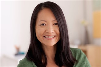 Portrait of woman smiling. Photo : Rob Lewine