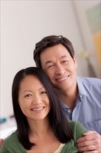 Portrait of couple smiling. Photo : Rob Lewine