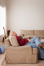 Senior man sleeping on armchair. Photo : Rob Lewine