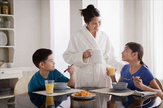 Mother serving breakfast to son and daughter. Photo : Rob Lewine
