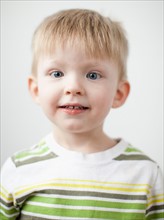 Studio portrait of happy toddler boy (2-3). Photo : Jessica Peterson