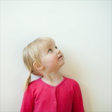 Portrait of baby girl (18-23 months) . Photo : Jessica Peterson