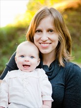 Portrait of mother and daughter (18-23 months). Photo : Jessica Peterson