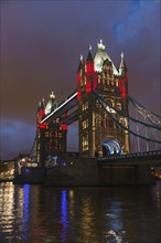 UK, England, London, Tower Bridge at night.