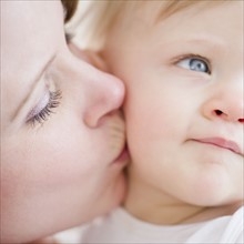 Mother kissing son (6-11 months). 
Photo : Jamie Grill