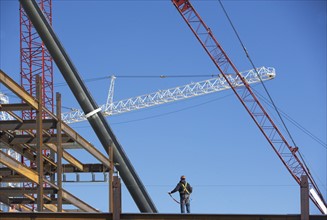 Construction worker on construction frame. 
Photo : fotog