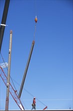 Construction worker on construction frame. 
Photo : fotog