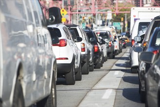 USA, New York, Long Island, New York City, Cars in traffic jam. 
Photo : fotog