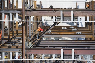 Male worker on construction site. 
Photo : fotog