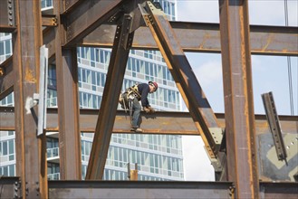 USA, New York, Long Island, New York City, Male worker on construction site. 
Photo : fotog