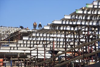 Workers on construction frame. 
Photo: fotog