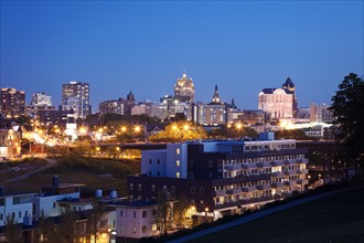 USA, Wisconsin, Milwaukee, City view at night. 
Photo: Henryk Sadura