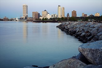 USA, Wisconsin, Milwaukee, City view from Lakefort. 
Photo: Henryk Sadura