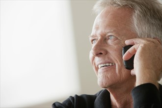 Smiling senior man using mobile phone. 
Photo : Rob Lewine