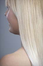 View of woman with blonde hair, studio shot. 
Photo : Mark de Leeuw