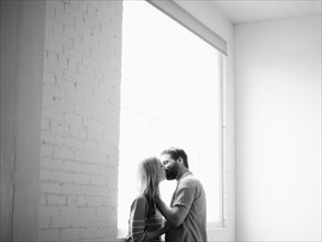 Young couple kissing. 
Photo : Jessica Peterson